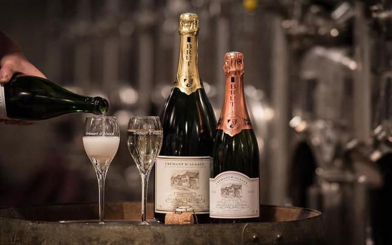 Champagne là dòng vang sủi lừng danh với hương vị lôi cuốn khó cưỡng